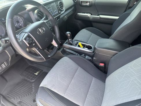 Used 2022 Toyota Tacoma TRD Off-Road w/ Technology Package AWD/4WD image 10