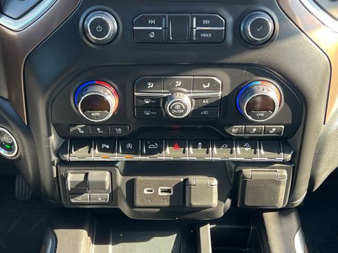 Used 2019 Chevrolet Silverado 1500 High Country w/ Z71 Off-Road Package image 34