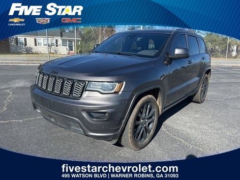 Used 2021 Jeep Grand Cherokee Laredo X image 1