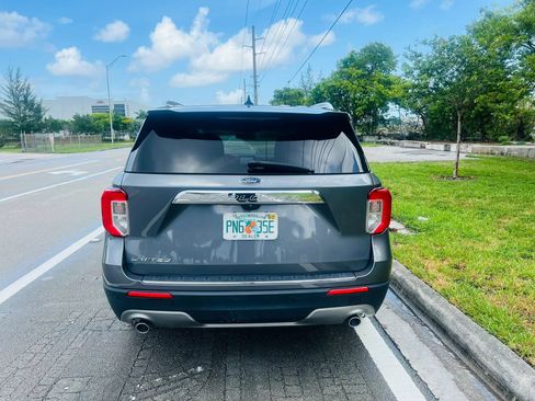 Used 2022 Ford Explorer Limited w/ Equipment Group 301A RWD image 4