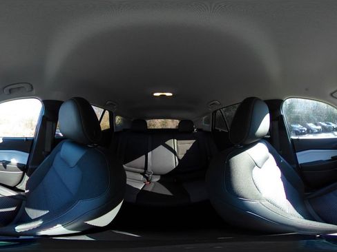 Used 2025 Chevrolet Trax LT image 37