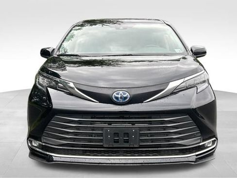 Used 2024 Toyota Sienna XLE w/ XLE Plus Package AWD/4WD image 13