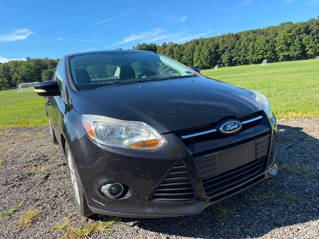 Used 2012 Ford Focus SE w/ SE Winter Pkg FWD image 6