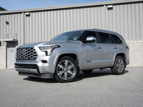 Used 2024 Toyota Sequoia Capstone AWD/4WD image 3