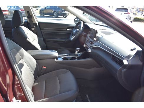 Used 2024 Nissan Altima 2.5 SV image 14