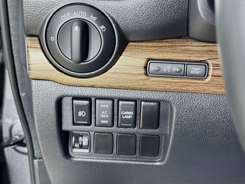 Used 2017 Nissan Titan SL w/ Chrome Package RWD image 11