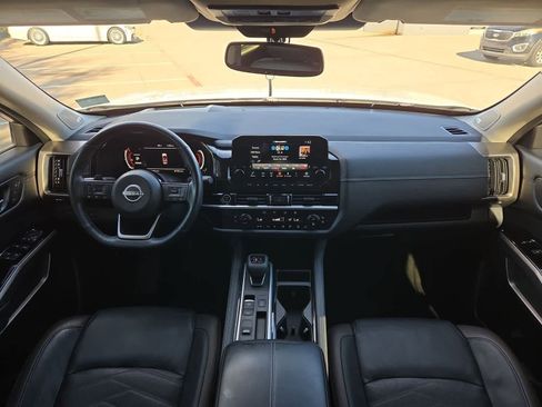 Used 2022 Nissan Pathfinder Platinum w/ Cargo Package image 14