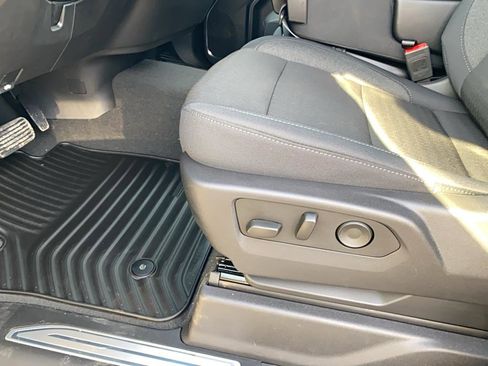 Used 2025 Chevrolet Silverado 1500 LT w/ Convenience Package II image 28