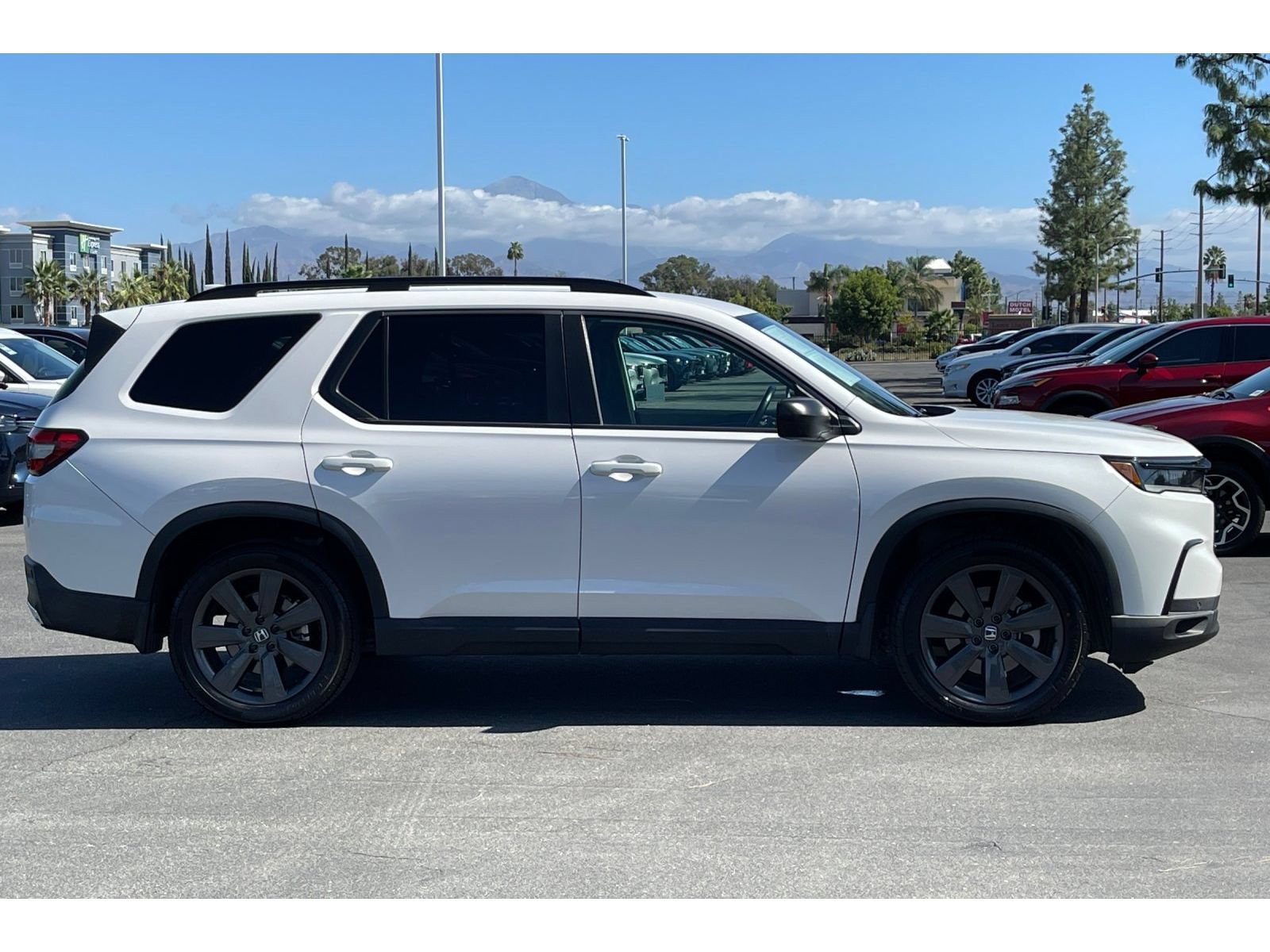 Certified 2024 Honda Pilot Sport image 7