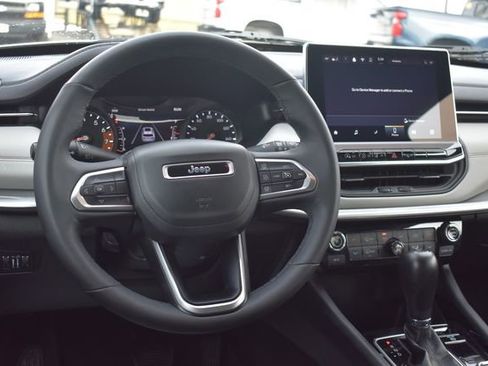 Used 2025 Jeep Compass Limited AWD/4WD image 20