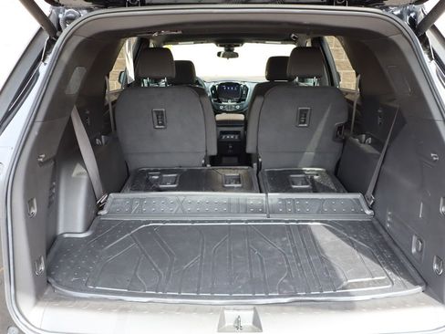 Used 2023 Chevrolet Traverse LT FWD image 37