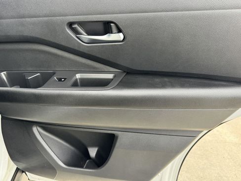 Used 2022 Nissan Pathfinder SV FWD image 19