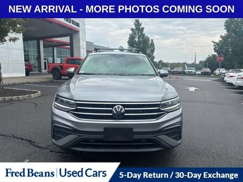 Used 2024 Volkswagen Tiguan SE w/ Panoramic Sunroof Package AWD/4WD image 9