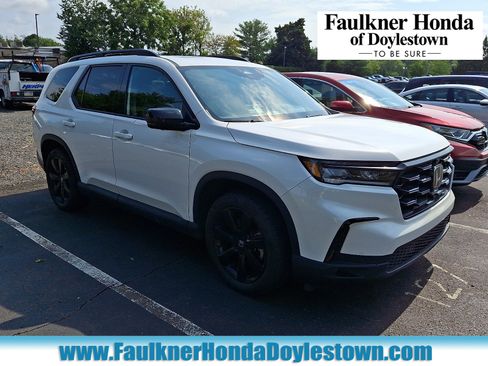 Used 2025 Honda Pilot Black Edition image 1