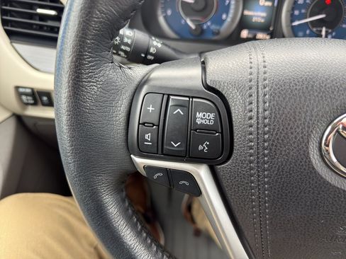 Used 2020 Toyota Sienna XLE image 24