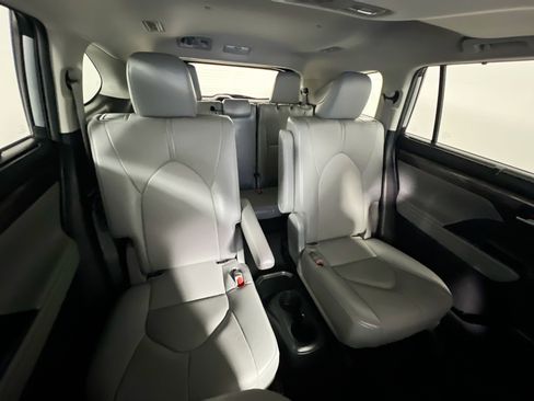 Used 2023 Toyota Highlander Limited image 33