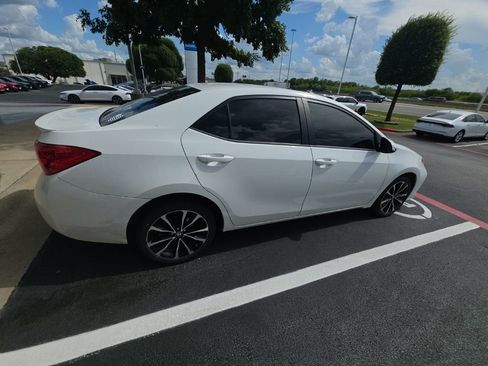 Used 2019 Toyota Corolla SE FWD image 3