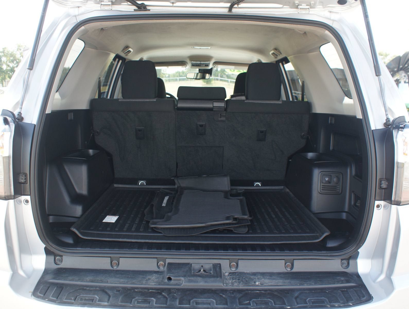 Used 2020 Toyota 4Runner SR5 AWD/4WD image 16