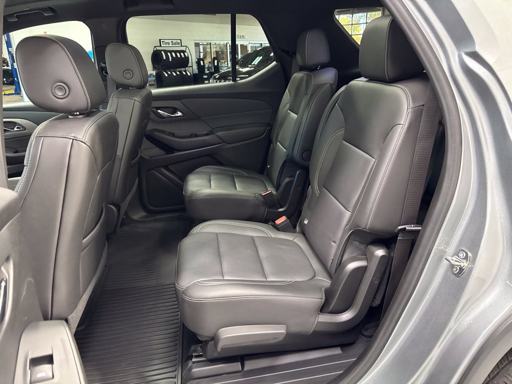 Used 2023 Chevrolet Traverse LT w/ LT Premium Package AWD/4WD image 45