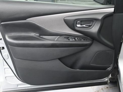 Used 2019 Nissan Murano S image 9