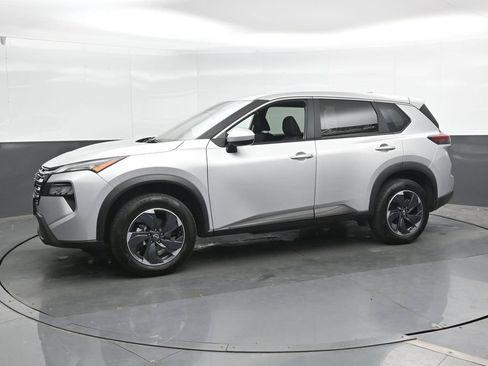 Used 2025 Nissan Rogue SV AWD/4WD image 9