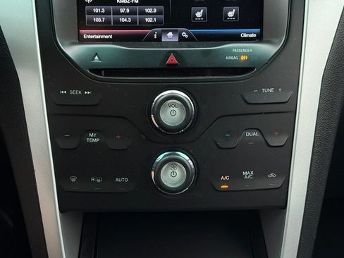 Used 2014 Ford Explorer XLT w/ Equipment Group 202A AWD/4WD image 22