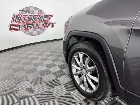 Used 2018 Jeep Cherokee Limited AWD/4WD image 25