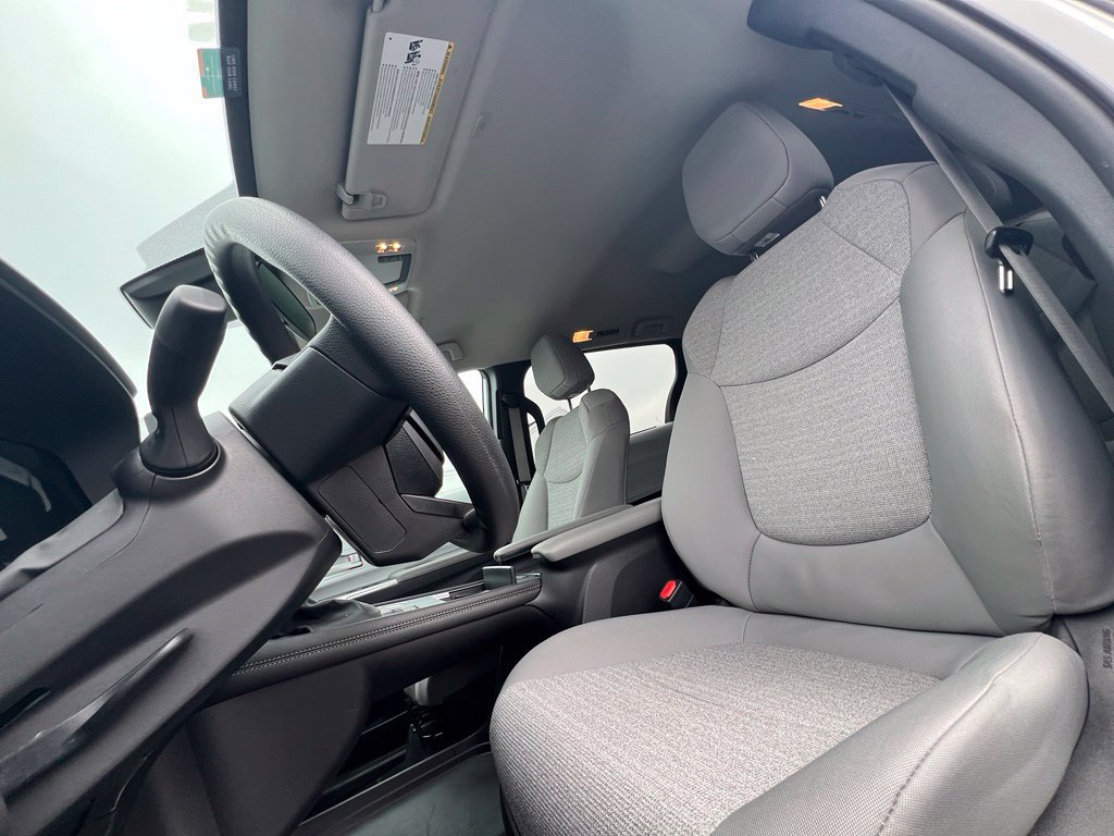 Used 2025 Toyota Sienna LE FWD image 15