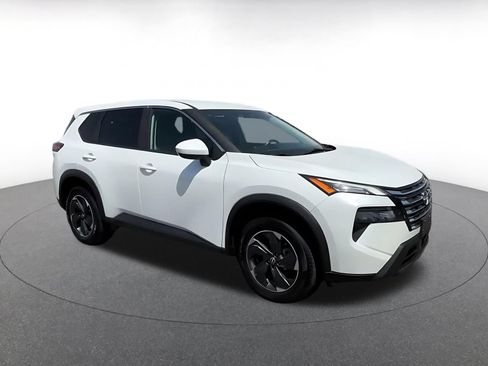 Used 2025 Nissan Rogue SV AWD/4WD image 2