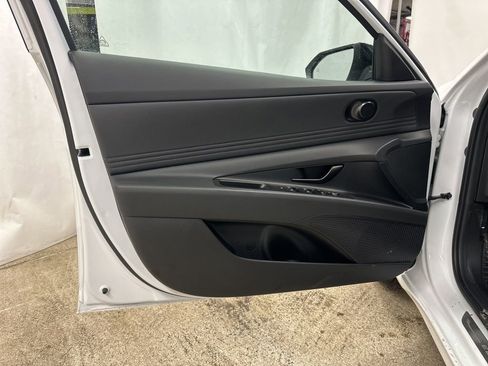 Used 2025 Hyundai Elantra Sport image 9