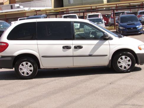 Used 2002 Dodge Caravan SE image 9
