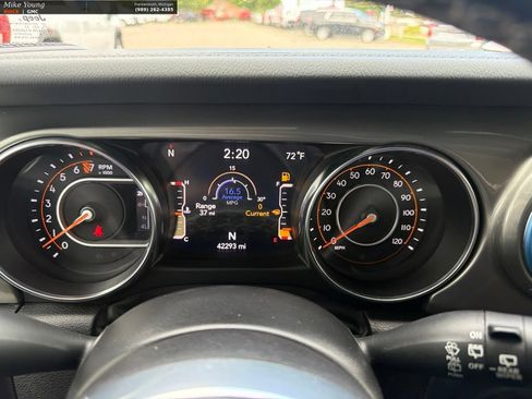 Used 2022 Jeep Wrangler Unlimited Sahara w/ Cold Weather Group AWD/4WD image 17