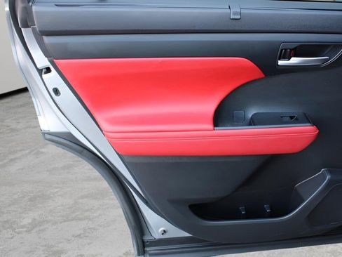 Used 2021 Toyota Highlander XSE image 21