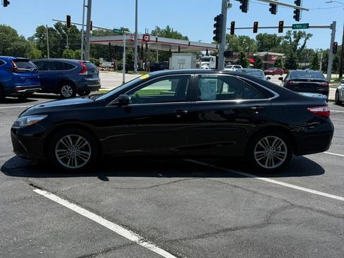 Used 2017 Toyota Camry SE FWD image 9