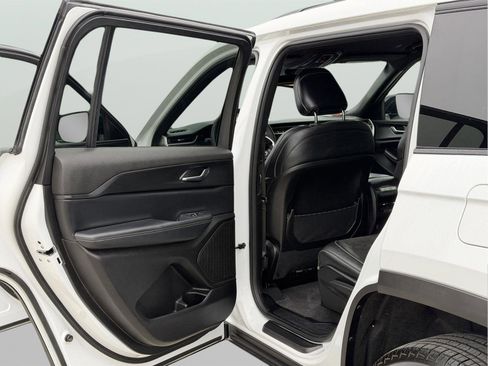 Used 2024 Jeep Grand Cherokee L Altitude image 16