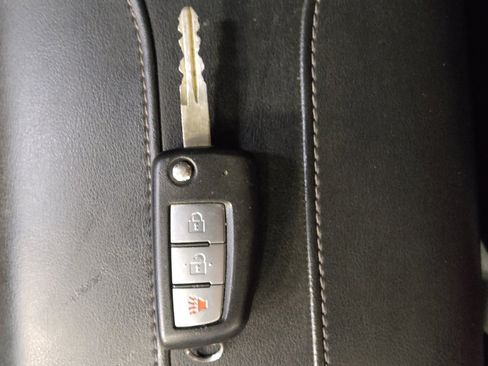 Used 2019 Nissan Rogue S FWD image 32