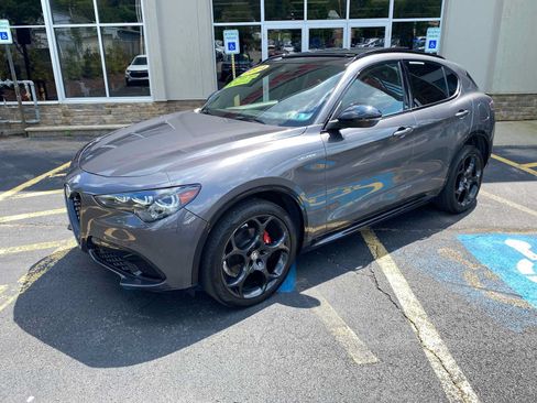 Used 2024 Alfa Romeo Stelvio Veloce AWD/4WD image 2