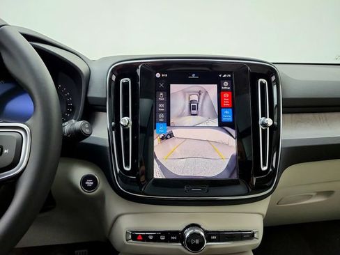 New 2026 Volvo XC40 B5 Ultra w/ Climate Package AWD/4WD image 28