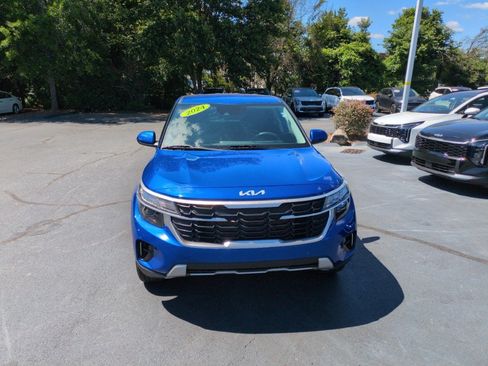 Used 2024 Kia Seltos LX AWD/4WD image 2