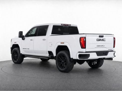 Used 2024 GMC Sierra 2500 Denali Ultimate AWD/4WD image 2