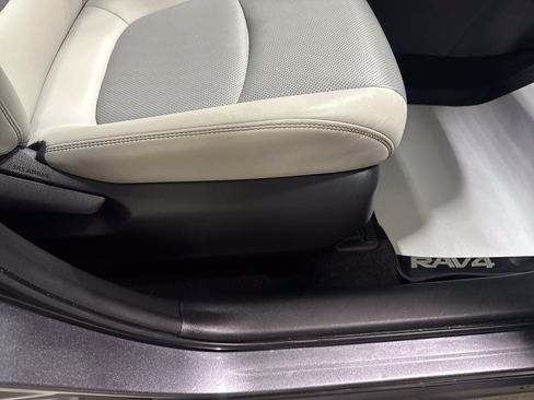 Used 2019 Toyota RAV4 Limited AWD/4WD image 43