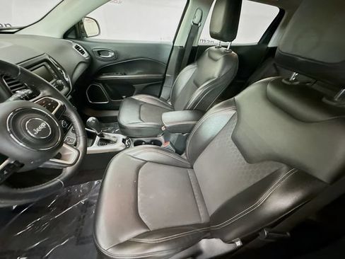 Used 2018 Jeep Compass Latitude FWD image 19