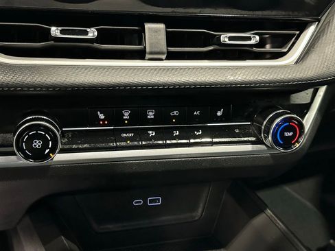 Used 2025 Chevrolet Equinox LT image 23