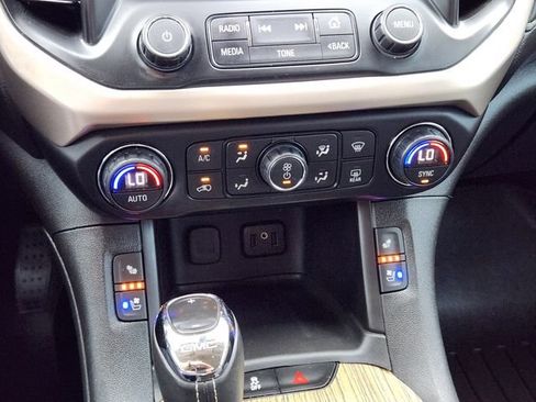 Used 2019 GMC Acadia Denali w/ Technology Package AWD/4WD image 23