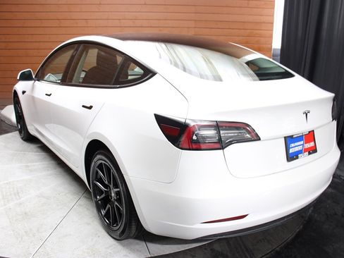 Used 2023 Tesla Model 3 Standard Range image 17