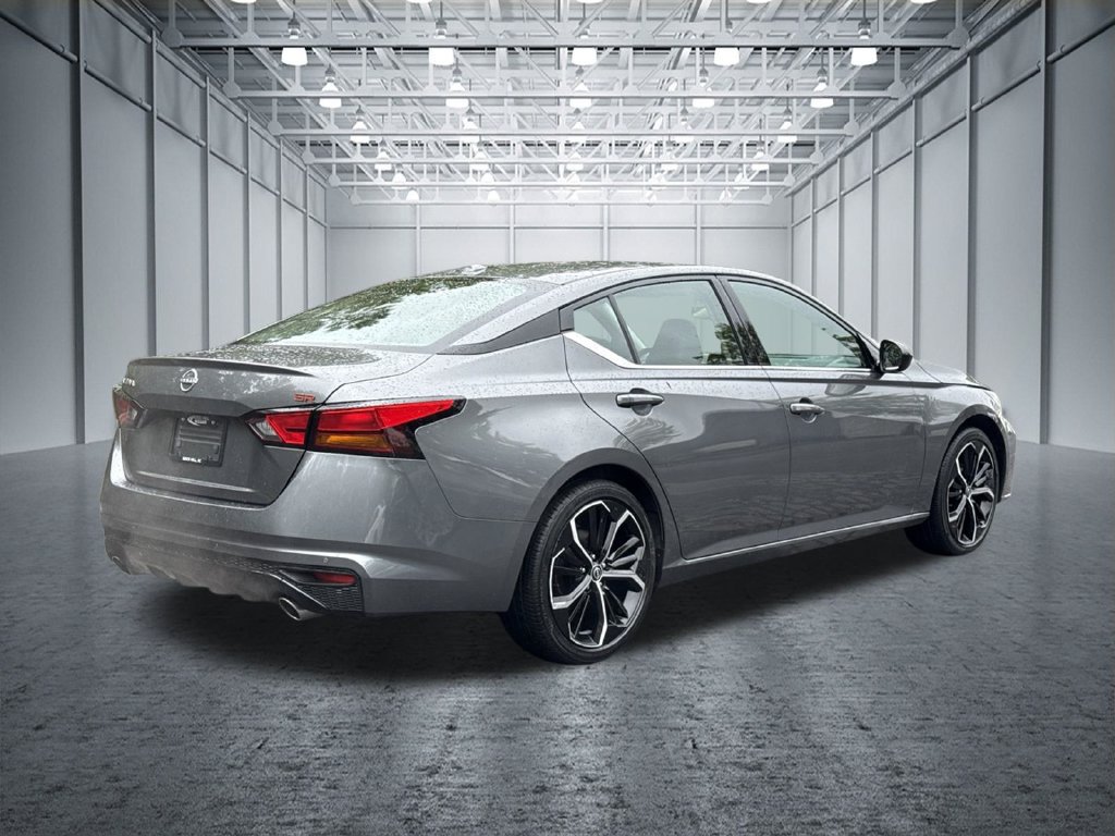 Used 2025 Nissan Altima 2.5 SR FWD image 9