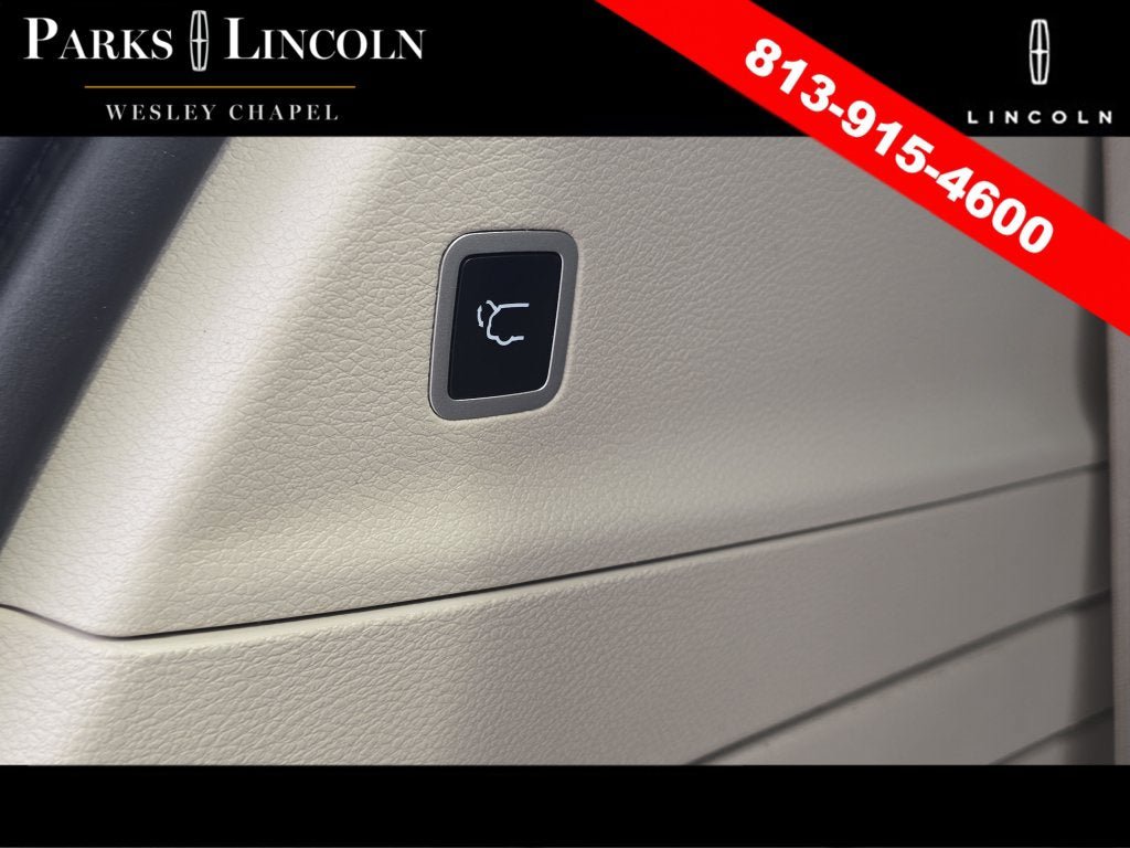 Used 2021 Chrysler Pacifica Touring-L w/ Uconnect Theater Family Group FWD image 7