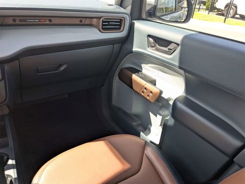 Used 2022 Ford Maverick Lariat w/ Equipment Group 500A Standard image 17