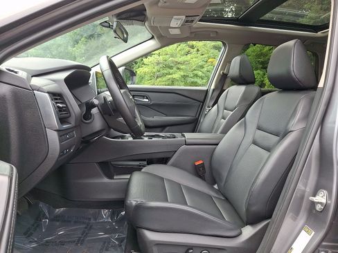 Certified 2026 Nissan Rogue SV w/ SV Premium Package AWD/4WD image 13