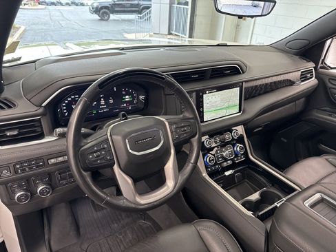 Used 2024 GMC Yukon XL Denali w/ Advanced Technology Package image 20